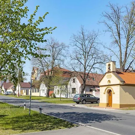 Laskara Garden By Prague Forest Nové Jirny