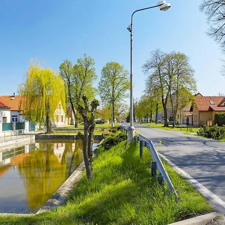 Appartement Laskara Garden By Prague Forest