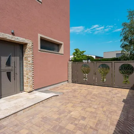 Laskara Garden By Prague Forest Apartman