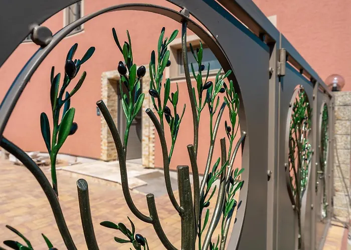 Laskara Garden By Prague Forest