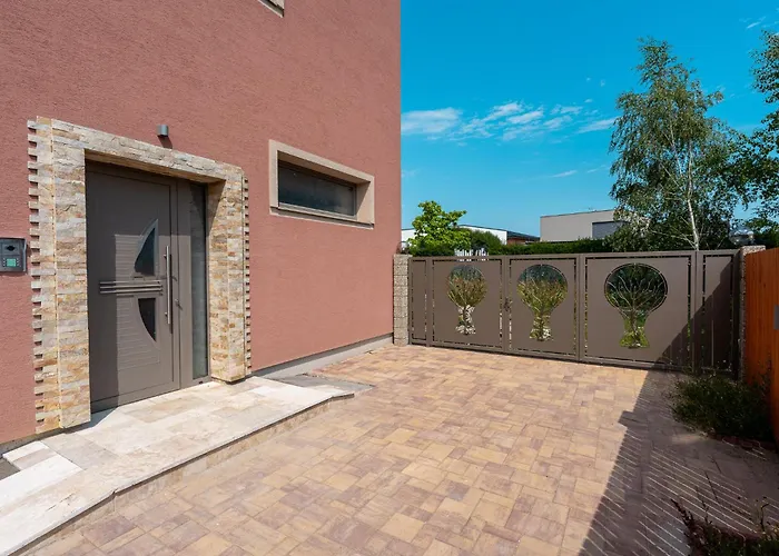 Laskara Garden By Prague Forest شقة